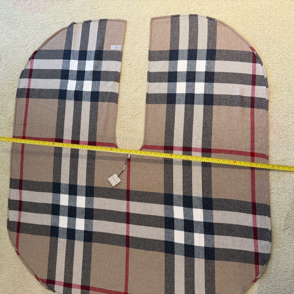 NEW Burberry cape iconic plaid poncho 100% wool - Picture 3 of 4